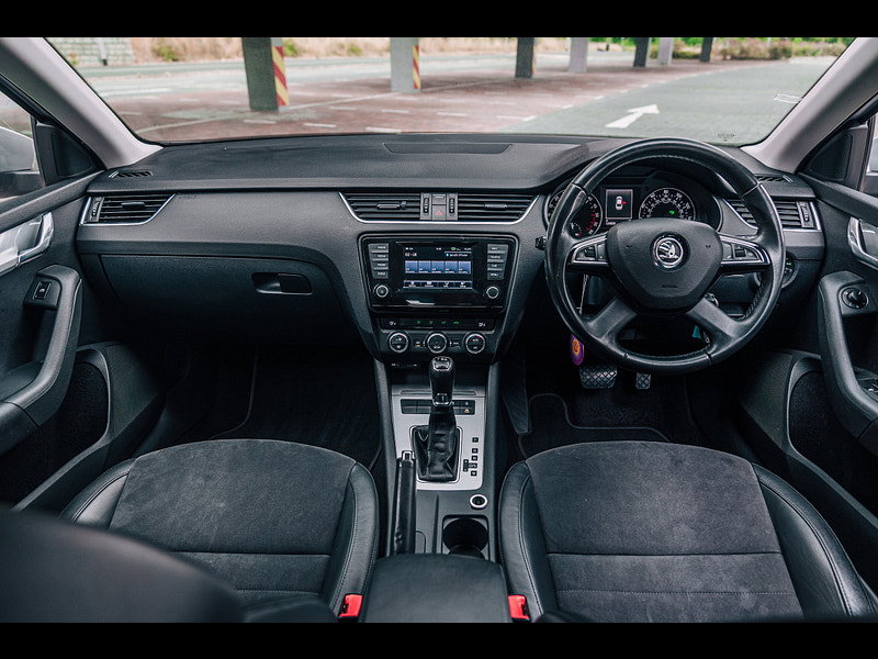 Skoda Octavia 1.6 TDI Elegance Hatchback 5dr Diesel DSG Euro 5 (s/s) (105 ps) 5dr Automatic 2026