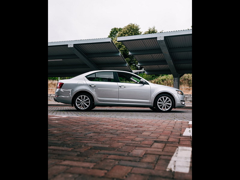 Skoda Octavia 1.6 TDI Elegance Hatchback 5dr Diesel DSG Euro 5 (s/s) (105 ps) 5dr Automatic 2026