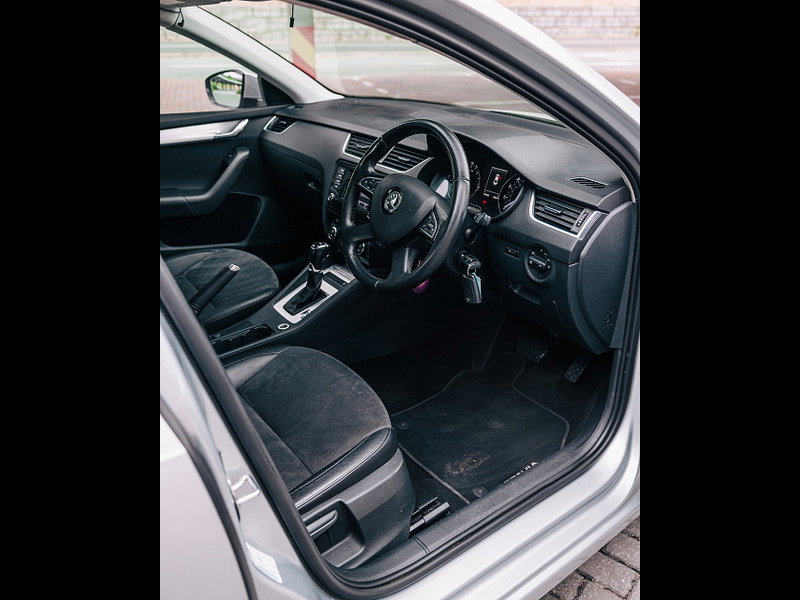 Skoda Octavia 1.6 TDI Elegance Hatchback 5dr Diesel DSG Euro 5 (s/s) (105 ps) 5dr Automatic 2026