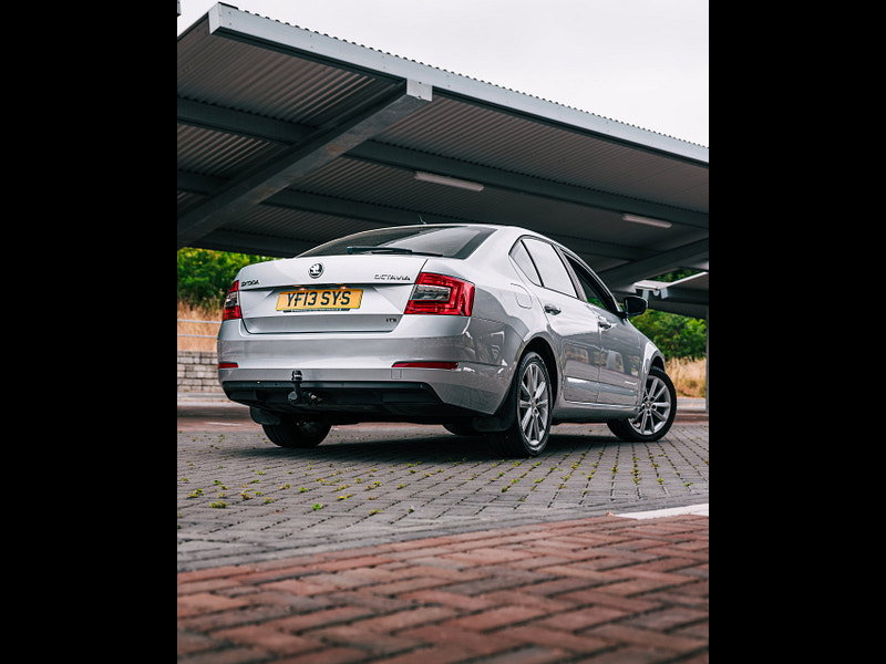 Skoda Octavia 1.6 TDI Elegance Hatchback 5dr Diesel DSG Euro 5 (s/s) (105 ps) 5dr Automatic 2026