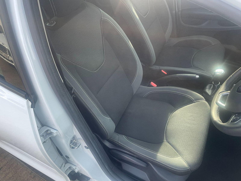 Renault Clio 0.9 TCe Play Euro 6 (s/s) 5dr 5dr Manual 2026