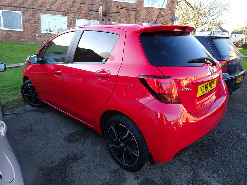 Toyota Yaris 1.33 Dual VVT-i Design Euro 6 5dr 5dr Manual 2026