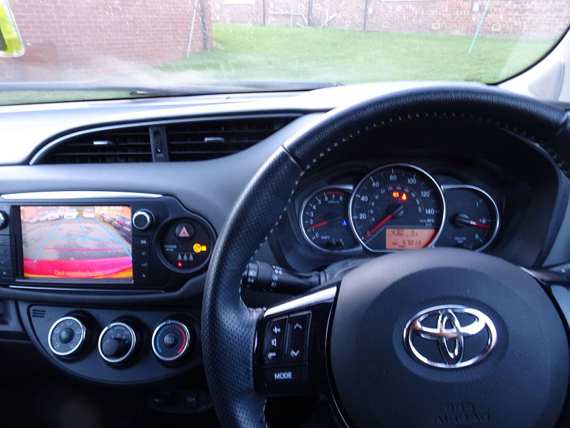Toyota Yaris 1.33 Dual VVT-i Design Euro 6 5dr 5dr Manual 2026