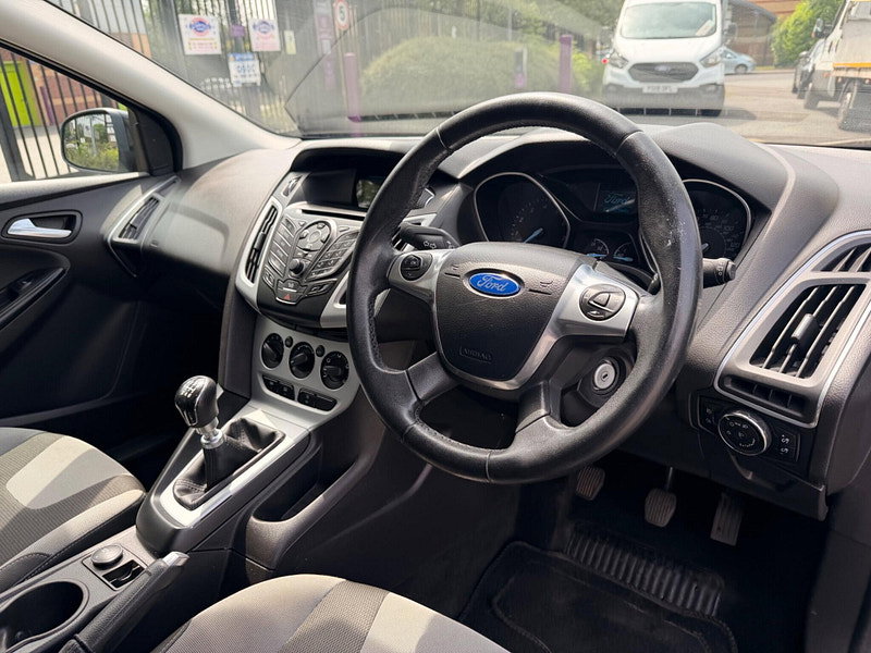 Ford Focus 1.0T EcoBoost Zetec Euro 5 (s/s) 5dr 5dr Manual 2026