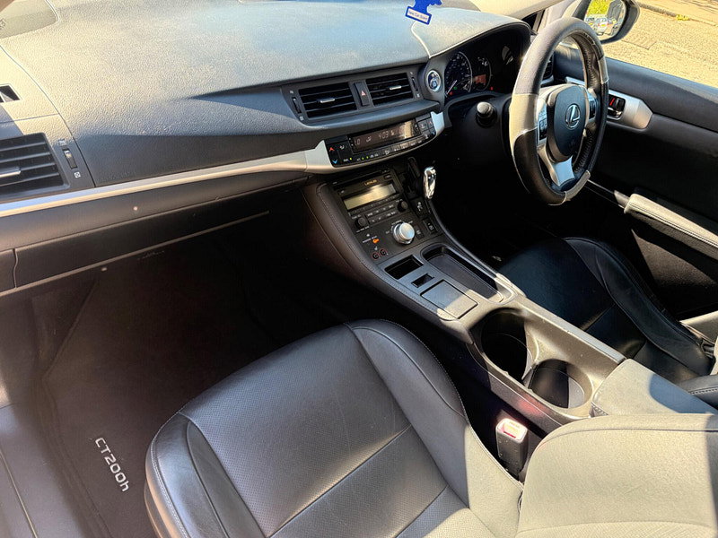 Lexus CT 1.8 200h SE-L CVT Euro 5 (s/s) 5dr 5dr Automatic 2026