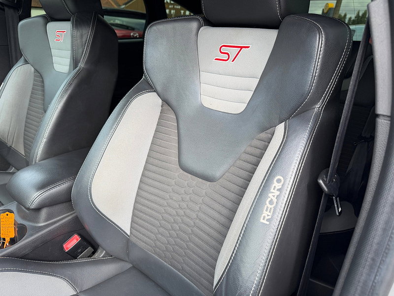 Ford Focus 2.0T EcoBoost ST-2 Hatchback 5dr Petrol Manual Euro 5 (s/s) (250 ps) 5dr Manual 2026