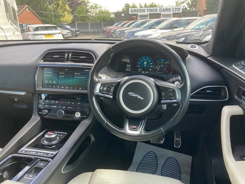Jaguar F-PACE 3.0 D300 V6 First Edition SUV 5dr Diesel Auto AWD Euro 6 (s/s) (300 ps) 5dr Automatic 2026