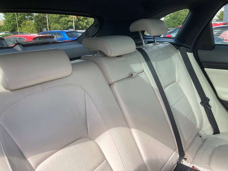 Jaguar F-PACE 3.0 D300 V6 First Edition SUV 5dr Diesel Auto AWD Euro 6 (s/s) (300 ps) 5dr Automatic 2026