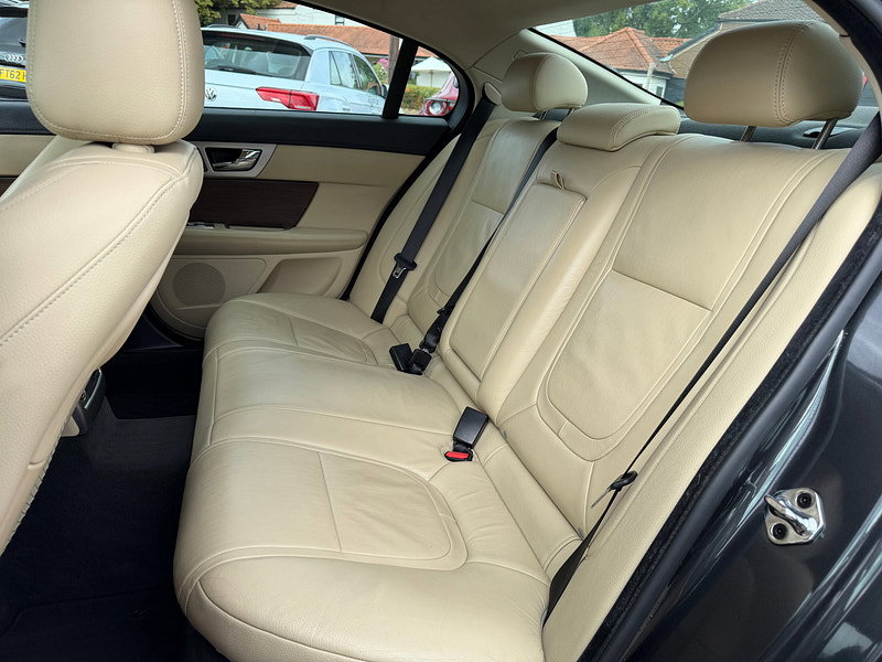 Jaguar XF 3.0d V6 Luxury Saloon 4dr Diesel Auto Euro 5 (s/s) (240 ps) 4dr Automatic 2026