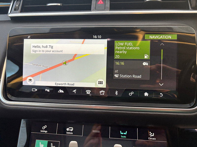 Land Rover Range Rover Velar 2.0 D240 SE SUV 5dr Diesel Auto 4WD Euro 6 (s/s) (240 ps) 5dr Automatic 2026