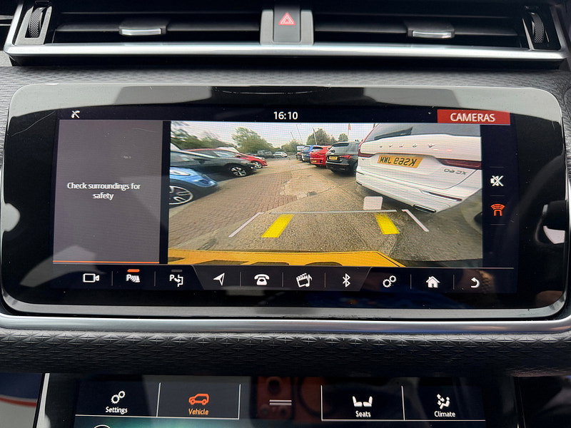 Land Rover Range Rover Velar 2.0 P250 R-Dynamic SE SUV 5dr Petrol Auto 4WD Euro 6 (s/s) (250 ps) 5dr Automatic 2026