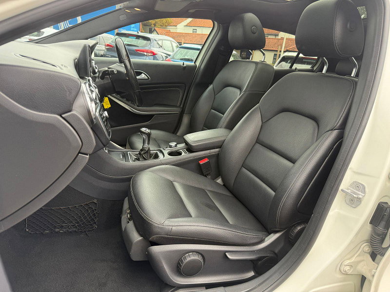 Mercedes-Benz GLA 2.1 GLA200 CDI Sport SUV 5dr Diesel Manual Euro 6 (s/s) (136 ps) 5dr Manual 2026