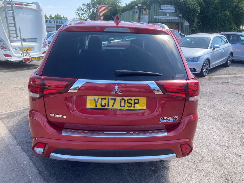 Mitsubishi Outlander 2.0h 12kWh 4h SUV 5dr Petrol Plug-in Hybrid CVT 4WD Euro 6 (s/s) (200 ps) 5dr Automatic 2026
