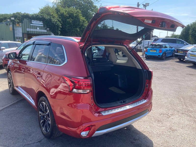 Mitsubishi Outlander 2.0h 12kWh 4h SUV 5dr Petrol Plug-in Hybrid CVT 4WD Euro 6 (s/s) (200 ps) 5dr Automatic 2026