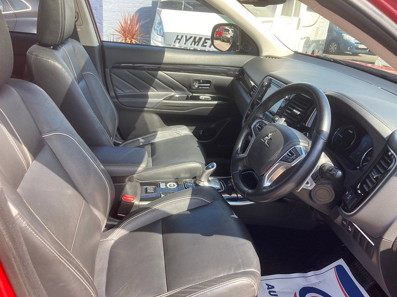Mitsubishi Outlander 2.0h 12kWh 4h SUV 5dr Petrol Plug-in Hybrid CVT 4WD Euro 6 (s/s) (200 ps) 5dr Automatic 2026