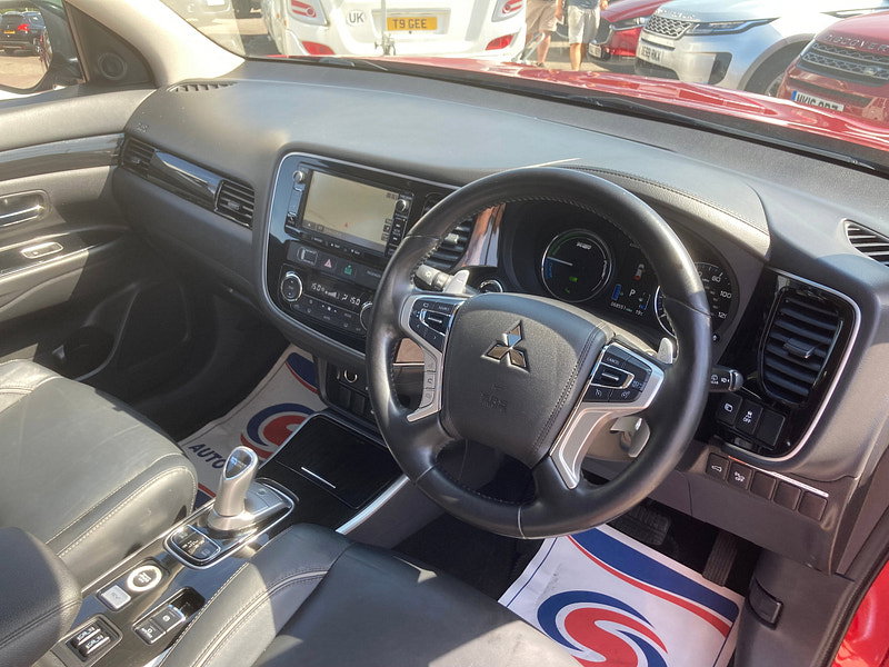Mitsubishi Outlander 2.0h 12kWh 4h SUV 5dr Petrol Plug-in Hybrid CVT 4WD Euro 6 (s/s) (200 ps) 5dr Automatic 2026