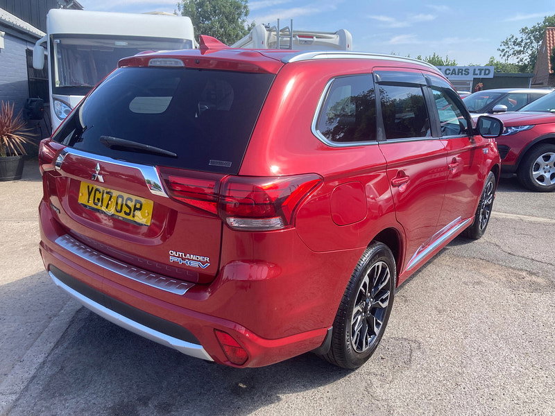 Mitsubishi Outlander 2.0h 12kWh 4h SUV 5dr Petrol Plug-in Hybrid CVT 4WD Euro 6 (s/s) (200 ps) 5dr Automatic 2026