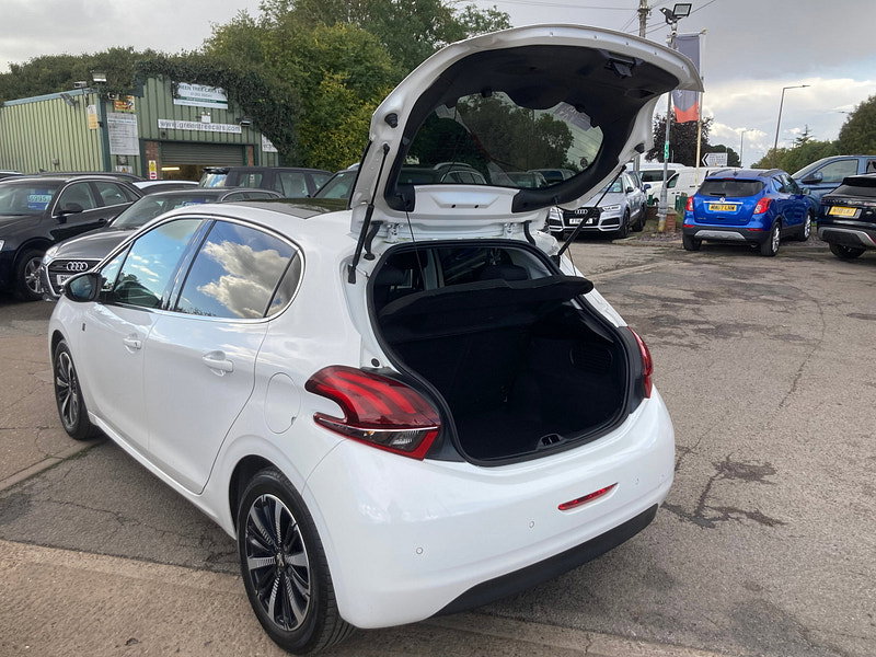 Peugeot 208 1.2 PureTech Tech Edition Hatchback 5dr Petrol Manual Euro 6 (s/s) (82 ps) 5dr Manual 2026