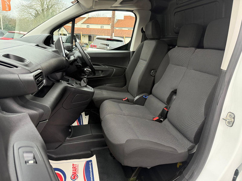 Peugeot Partner 1.5 BlueHDi 1000 Professional Premium Standard Panel Van 5dr Diesel Manual SWB Euro 6 (100 bhp) 5dr Manual 2026