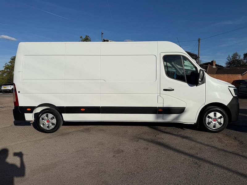 Renault Master 2.3 dCi 35 Business+ Panel Van 4dr Diesel Manual FWD LWB Medium Roof Euro 6 (135 ps) 3dr Manual 2026