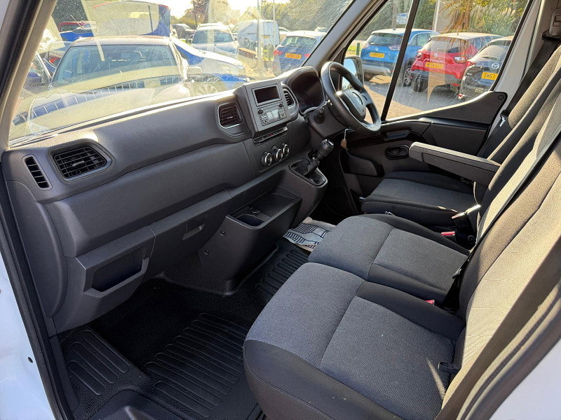 Renault Master 2.3 dCi 35 Business+ Panel Van 4dr Diesel Manual FWD LWB Medium Roof Euro 6 (135 ps) 3dr Manual 2026