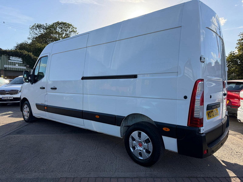 Renault Master 2.3 dCi 35 Business+ Panel Van 4dr Diesel Manual FWD LWB Medium Roof Euro 6 (135 ps) 3dr Manual 2026