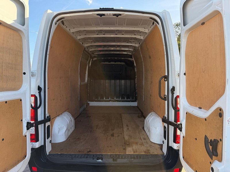 Renault Master 2.3 dCi 35 Business+ Panel Van 4dr Diesel Manual FWD LWB Medium Roof Euro 6 (135 ps) 3dr Manual 2026
