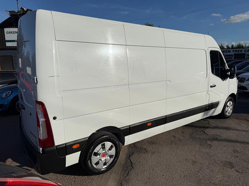 Renault Master 2.3 dCi 35 Business+ Panel Van 4dr Diesel Manual FWD LWB Medium Roof Euro 6 (135 ps) 3dr Manual 2026