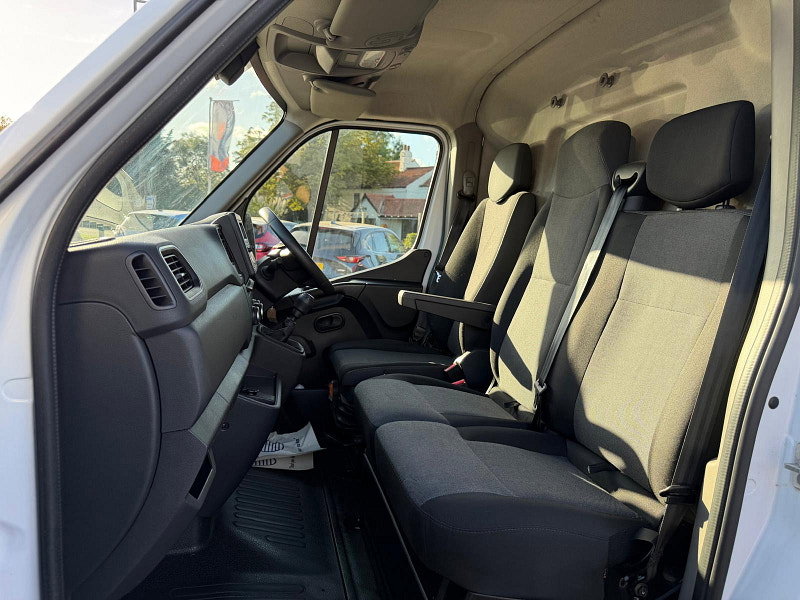 Renault Master 2.3 dCi 35 Business+ Panel Van 4dr Diesel Manual FWD LWB Medium Roof Euro 6 (135 ps) 3dr Manual 2026