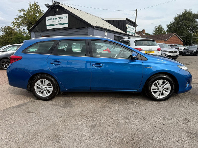 Toyota Auris 1.8 VVT-h Icon Touring Sports 5dr Petrol Hybrid CVT Euro 5 (s/s) (136 ps) 5dr Automatic 2026
