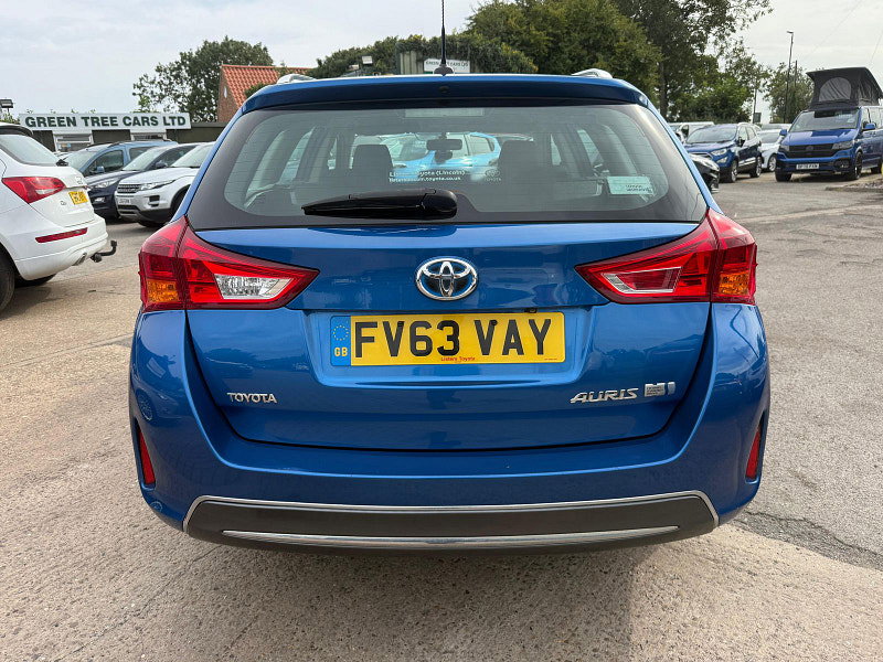 Toyota Auris 1.8 VVT-h Icon Touring Sports 5dr Petrol Hybrid CVT Euro 5 (s/s) (136 ps) 5dr Automatic 2026