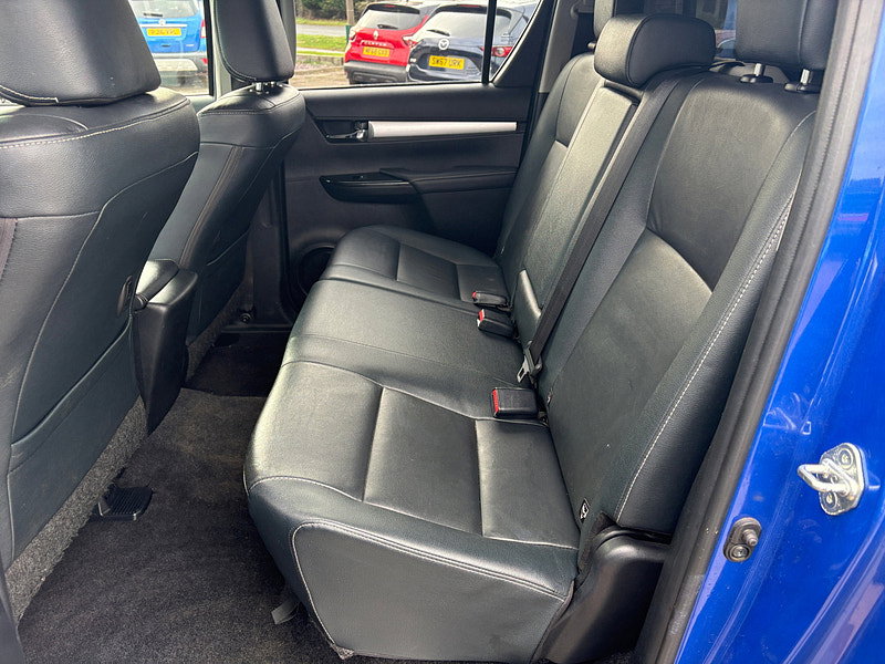 Toyota Hilux 2.4 D-4D Invincible X Pickup Double Cab 4dr Diesel Auto 4WD Euro 6 (s/s) (TSS, 3.5t) (150 ps) 4dr Automatic 2026