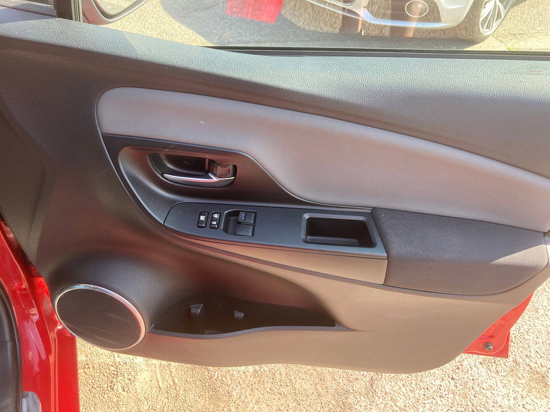 Toyota Yaris 1.5 VVT-h Icon Hatchback 5dr Petrol Hybrid E-CVT Euro 6 (101 ps) 5dr Automatic 2026