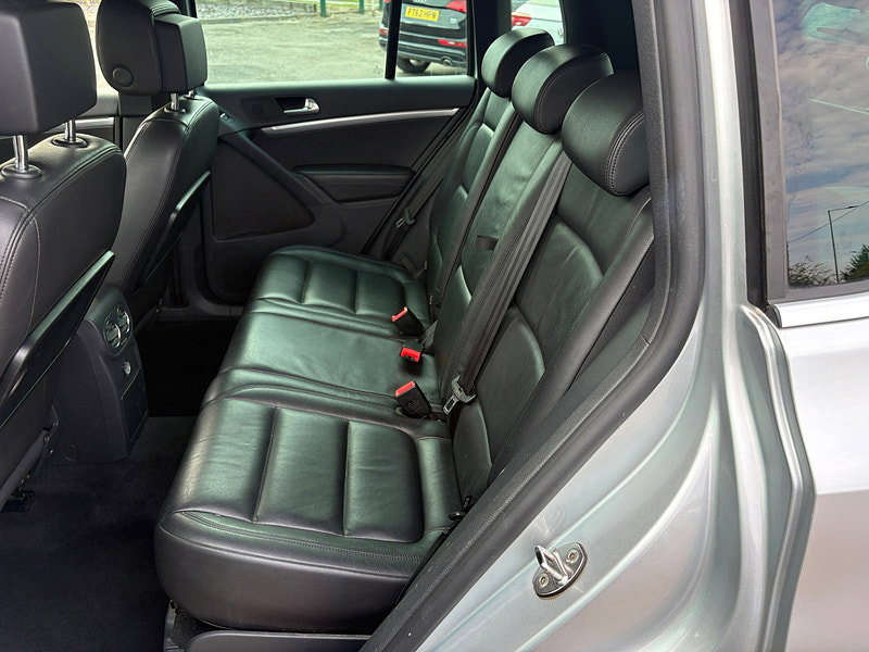 Volkswagen Tiguan 2.0 TDI BlueMotion Tech R-Line SUV 5dr Diesel Manual 4WD Euro 5 (s/s) (Nav) (140 ps) 5dr Manual 2026