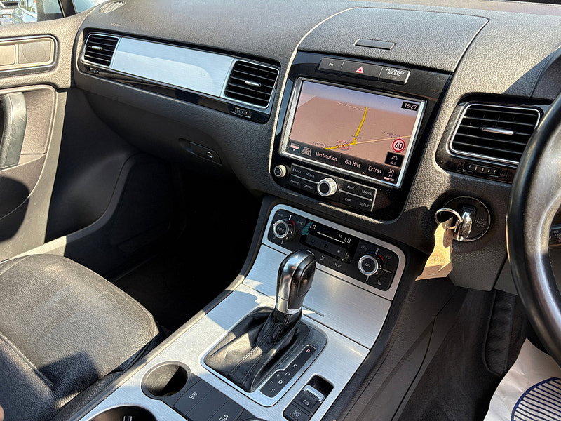 Volkswagen Touareg 3.0 TDI V6 BlueMotion Tech Altitude SUV 5dr Diesel Tiptronic 4WD Euro 5 (s/s) (204 ps) 5dr Automatic 2026