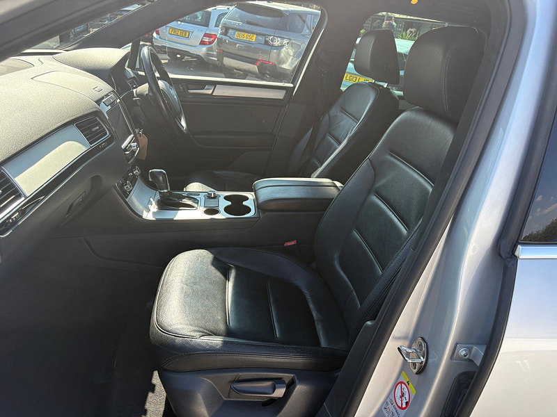 Volkswagen Touareg 3.0 TDI V6 BlueMotion Tech Altitude SUV 5dr Diesel Tiptronic 4WD Euro 5 (s/s) (204 ps) 5dr Automatic 2026