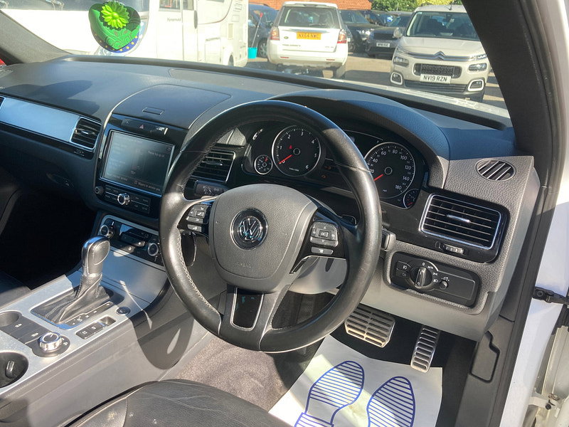 Volkswagen Touareg 3.0 TDI V6 BlueMotion Tech R-Line SUV 5dr Diesel Tiptronic 4WD Euro 5 (s/s) (245 ps) 5dr Automatic 2026