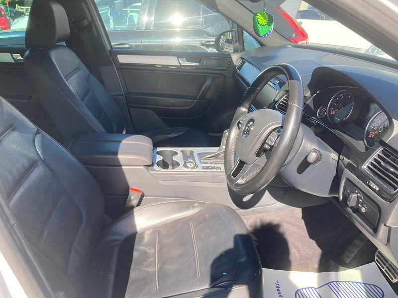 Volkswagen Touareg 3.0 TDI V6 BlueMotion Tech R-Line SUV 5dr Diesel Tiptronic 4WD Euro 5 (s/s) (245 ps) 5dr Automatic 2026
