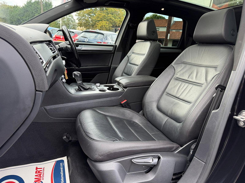 Volkswagen Touareg 3.0 TDI V6 BlueMotion Tech R-Line SUV 5dr Diesel Tiptronic 4WD Euro 6 (s/s) (262 ps) 5dr Automatic 2026