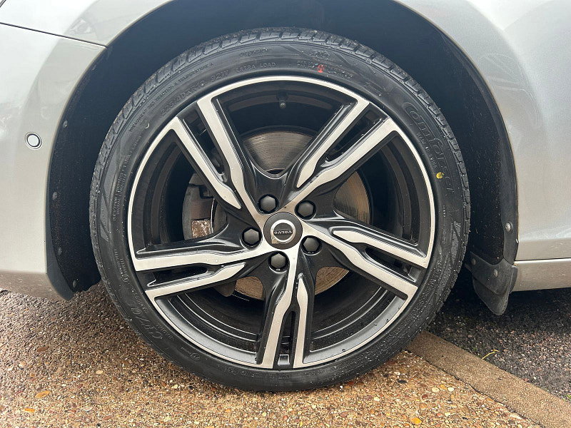 Volvo V40 1.5 T2 R-Design Pro Hatchback 5dr Petrol Auto Euro 6 (s/s) (122 ps) 5dr Automatic 2026