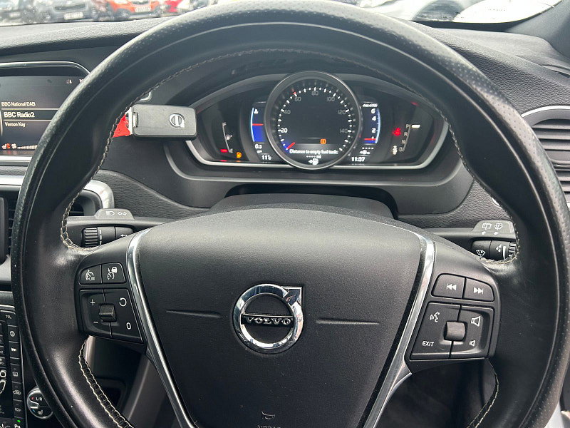 Volvo V40 1.5 T2 R-Design Pro Hatchback 5dr Petrol Auto Euro 6 (s/s) (122 ps) 5dr Automatic 2026