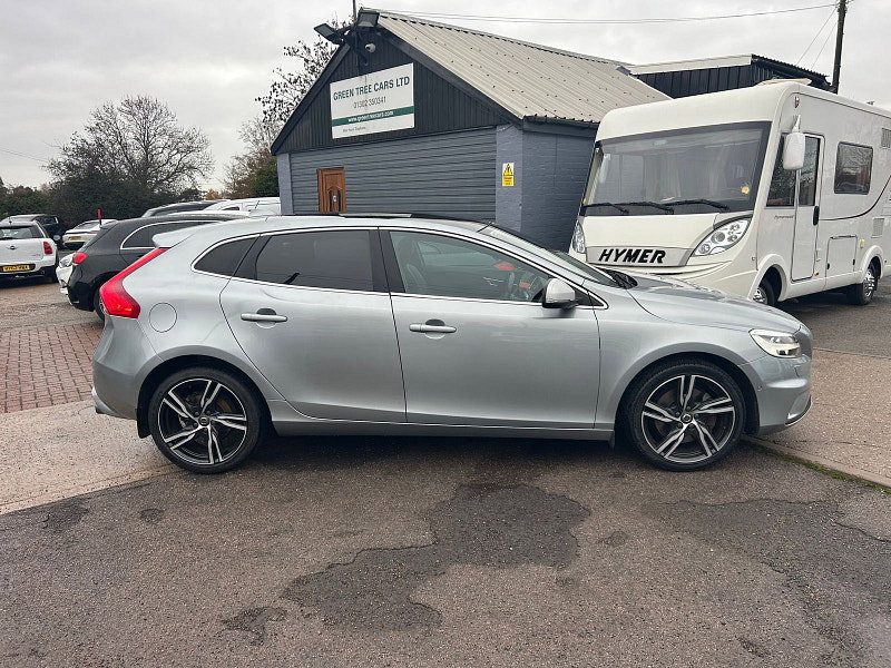 Volvo V40 1.5 T2 R-Design Pro Hatchback 5dr Petrol Auto Euro 6 (s/s) (122 ps) 5dr Automatic 2026