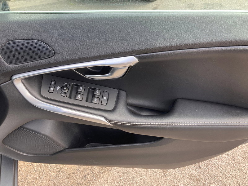 Volvo V40 1.5 T3 R-Design Nav Plus Hatchback 5dr Petrol Auto Euro 6 (s/s) (152 ps) 5dr Automatic 2026
