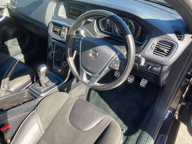 Volvo V40 2.0 T2 R-Design Hatchback 5dr Petrol Manual Euro 6 (s/s) (122 ps) 5dr Manual 2026