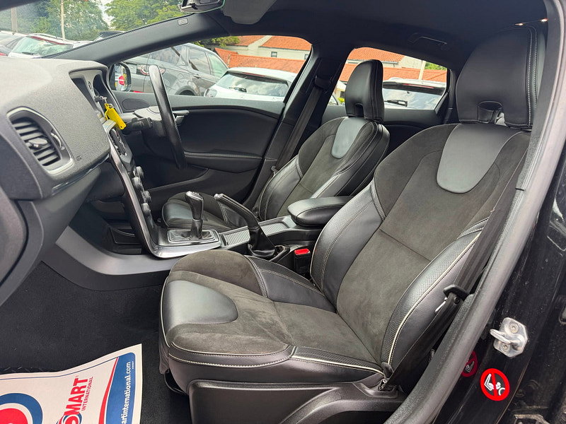 Volvo V40 2.0 T2 R-Design Hatchback 5dr Petrol Manual Euro 6 (s/s) (122 ps) 5dr Manual 2026