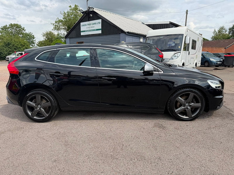 Volvo V40 2.0 T2 R-Design Hatchback 5dr Petrol Manual Euro 6 (s/s) (122 ps) 5dr Manual 2026