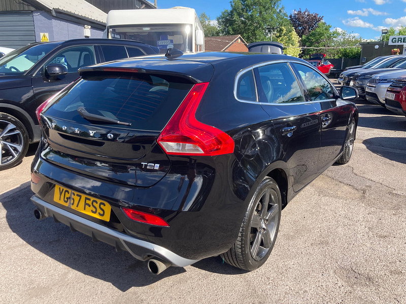 Volvo V40 2.0 T2 R-Design Hatchback 5dr Petrol Manual Euro 6 (s/s) (122 ps) 5dr Manual 2026