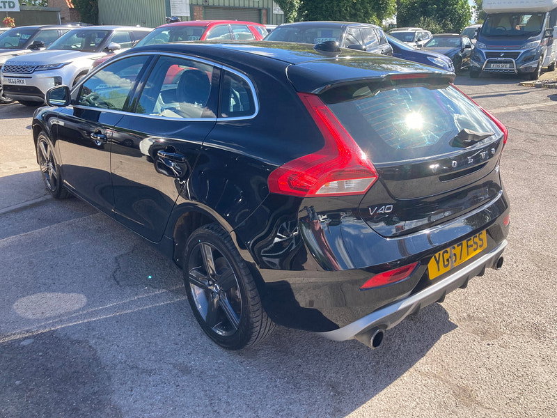 Volvo V40 2.0 T2 R-Design Hatchback 5dr Petrol Manual Euro 6 (s/s) (122 ps) 5dr Manual 2026