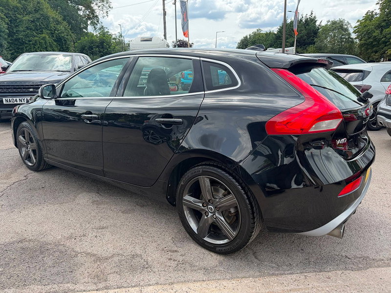 Volvo V40 2.0 T2 R-Design Hatchback 5dr Petrol Manual Euro 6 (s/s) (122 ps) 5dr Manual 2026