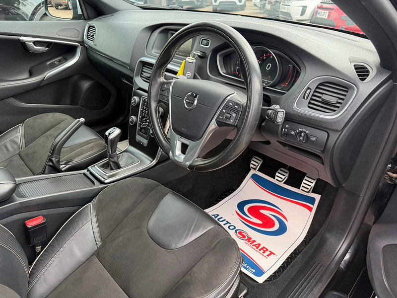 Volvo V40 2.0 T2 R-Design Hatchback 5dr Petrol Manual Euro 6 (s/s) (122 ps) 5dr Manual 2026
